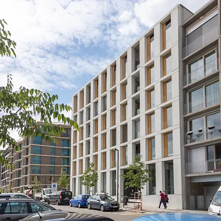 Daire Days - Two-bedroom With Balcony And Garage Parking In Smichov