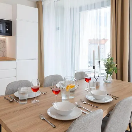 Days - Two-bedroom With Balcony And Garage Parking In Smichov *