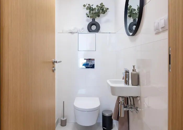 Days - Two-bedroom With Balcony And Garage Parking In Smichov Apartament